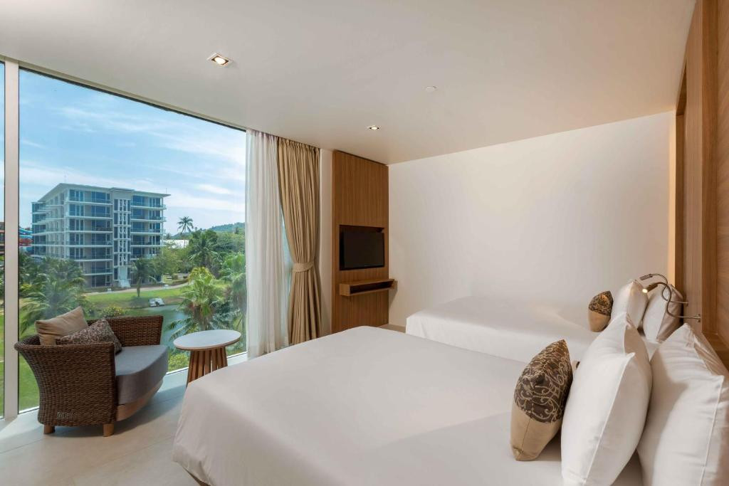 Splash Beach Resort Phuket 5*