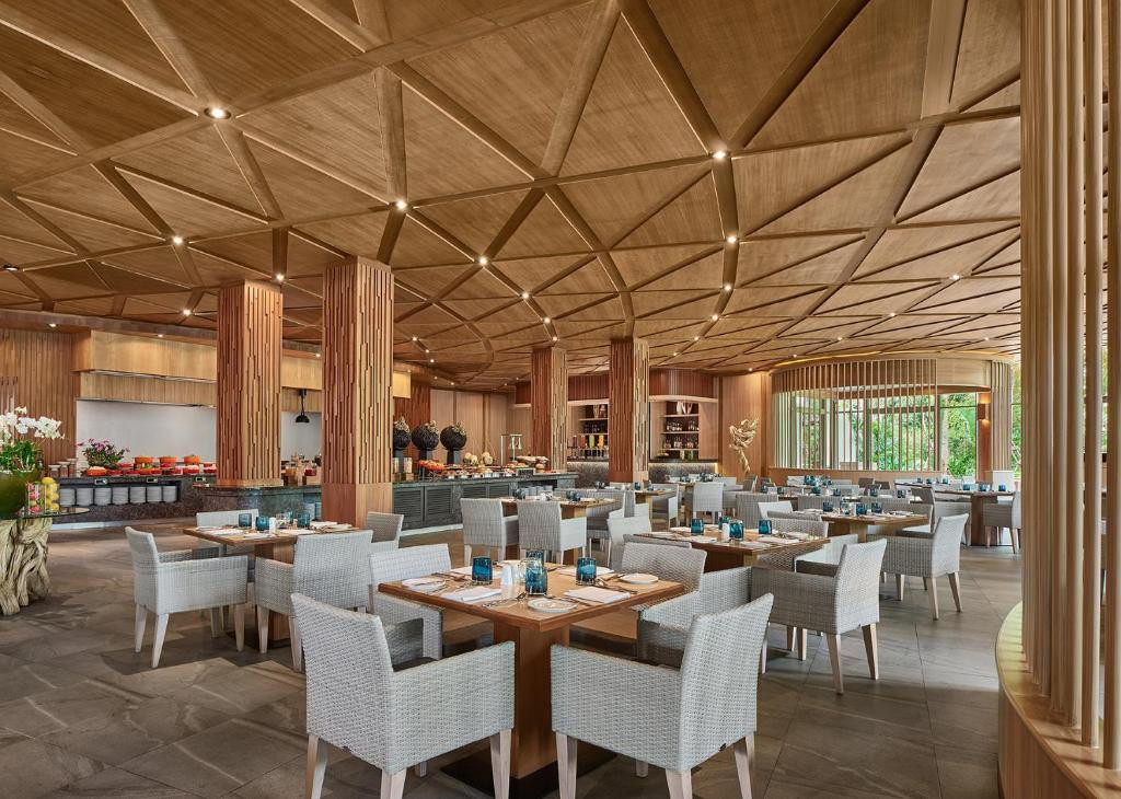 Splash Beach Resort Phuket 5*