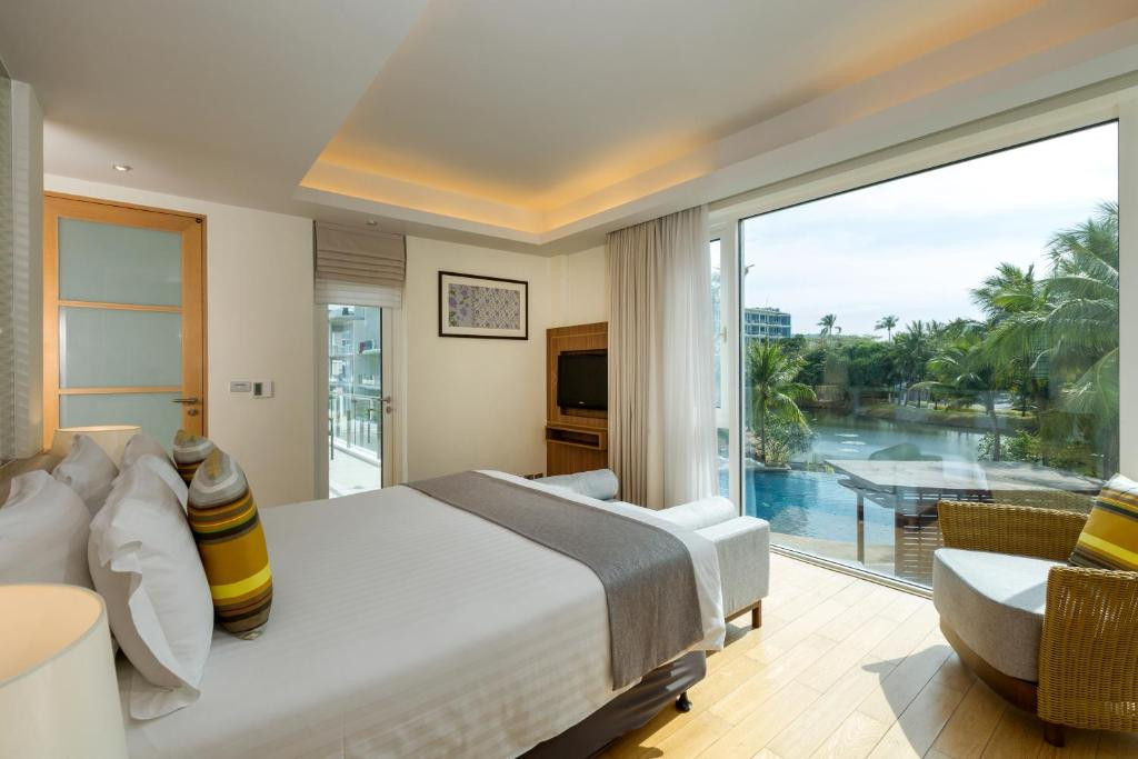 Splash Beach Resort Phuket 5*