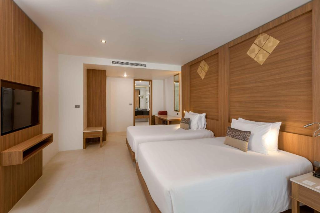 Splash Beach Resort Phuket 5*