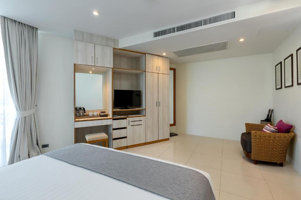 Splash Beach Resort Phuket 5*
