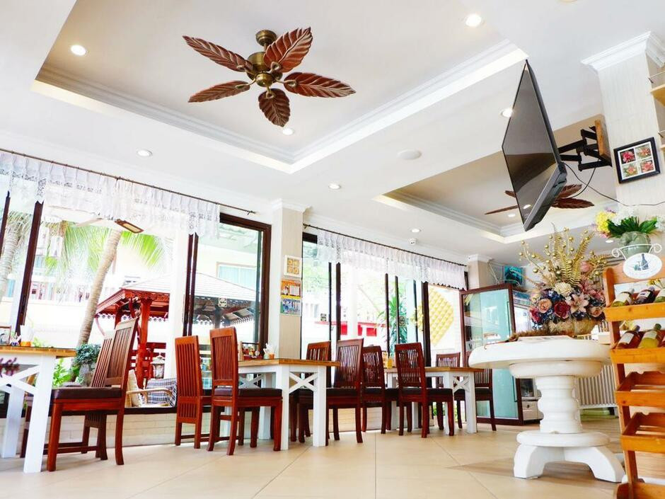 Aiyaree Place Hotel 3*