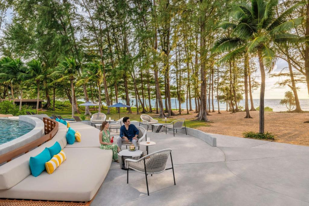 Le Meridien Phuket Mai Khao Beach Resort 5*
