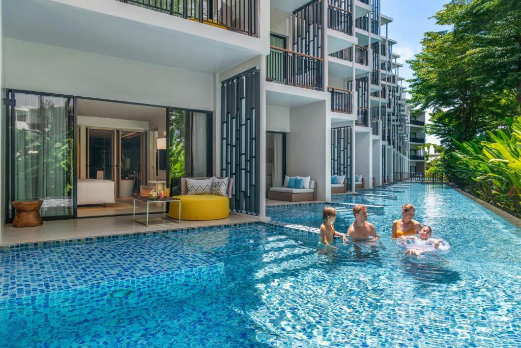 Le Meridien Phuket Mai Khao Beach Resort 5*