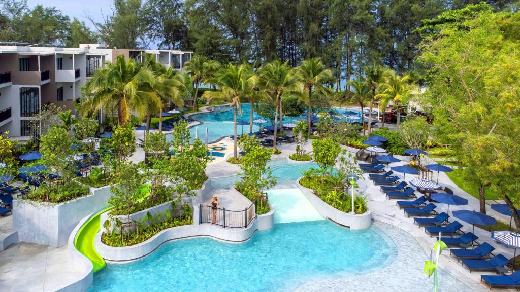 Le Meridien Phuket Mai Khao Beach Resort 5*