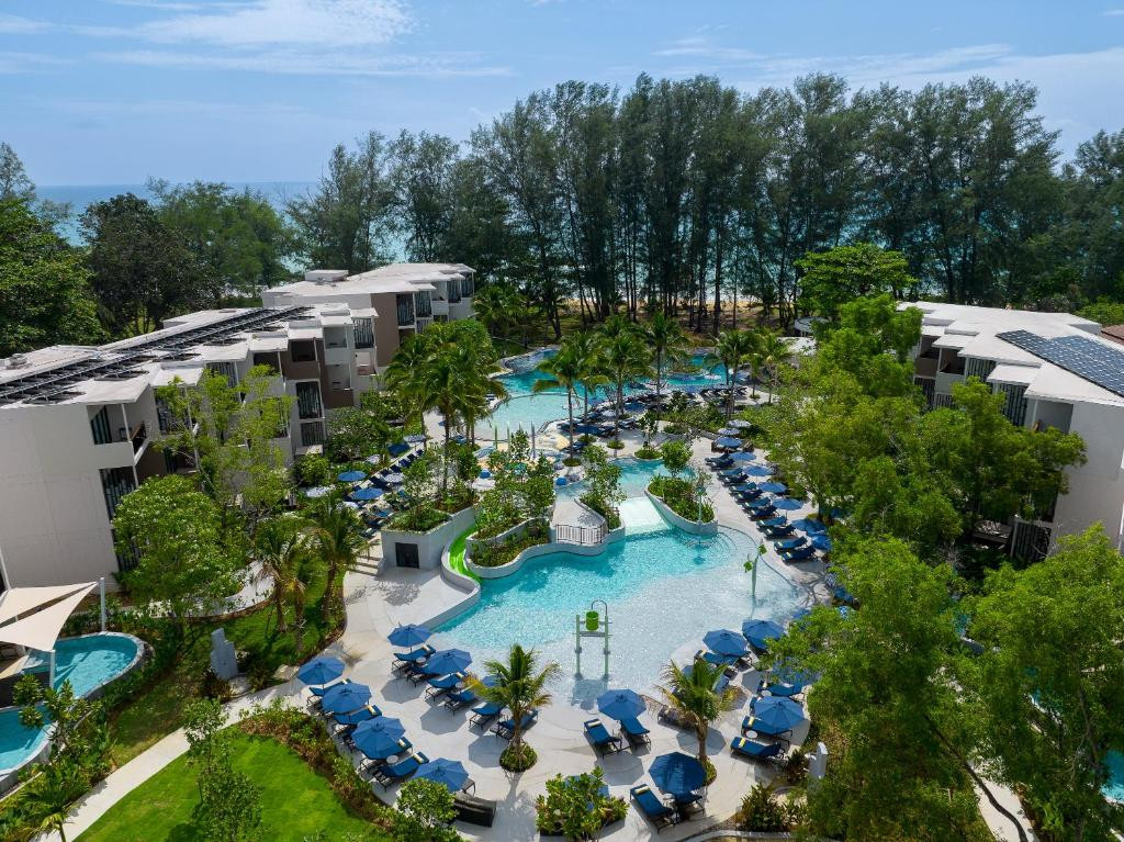 Le Meridien Phuket Mai Khao Beach Resort 5*