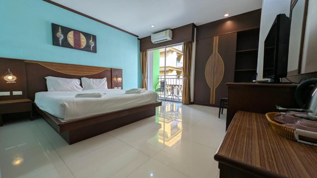Issara Patong Beach (Ex. Sharaya Boutique) 3*