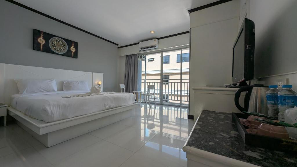 Issara Patong Beach (Ex. Sharaya Boutique) 3*