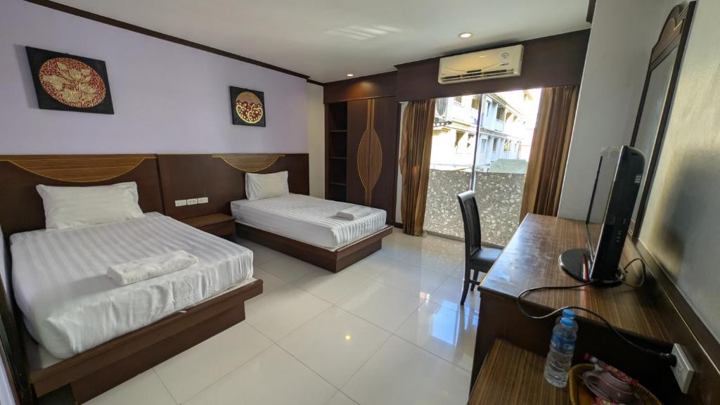Issara Patong Beach (Ex. Sharaya Boutique) 3*