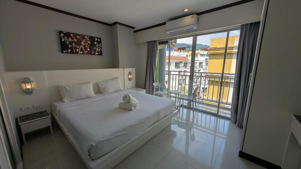 Issara Patong Beach (Ex. Sharaya Boutique) 3*