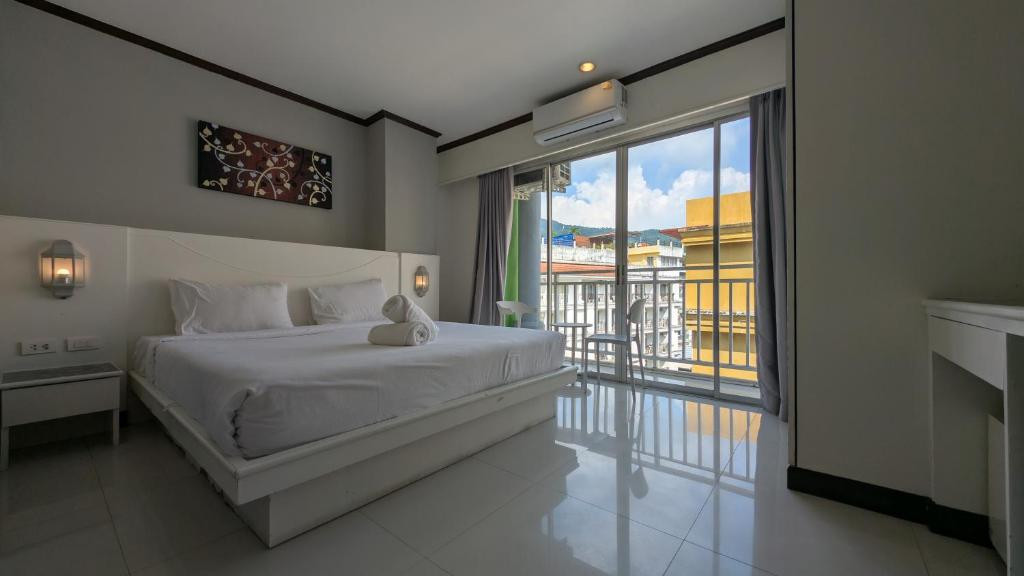 Issara Patong Beach (Ex. Sharaya Boutique) 3*