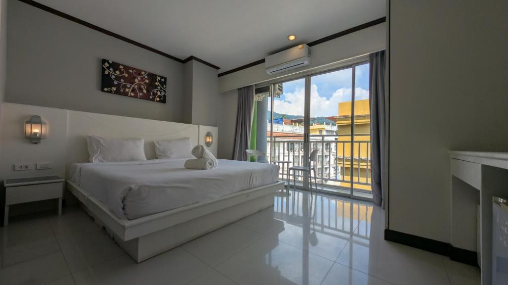 Issara Patong Beach (Ex. Sharaya Boutique) 3*