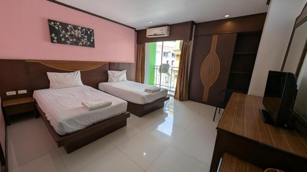 Issara Patong Beach (Ex. Sharaya Boutique) 3*