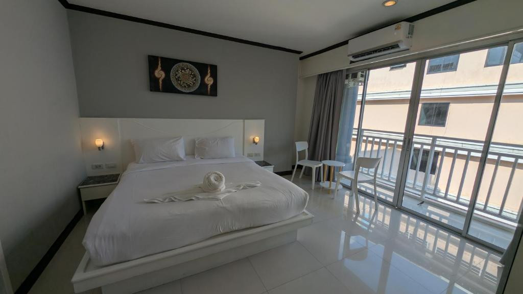 Issara Patong Beach (Ex. Sharaya Boutique) 3*