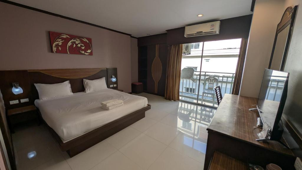 Issara Patong Beach (Ex. Sharaya Boutique) 3*