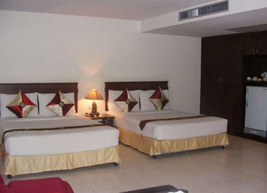Crown Pattaya Beach Hotel 3*