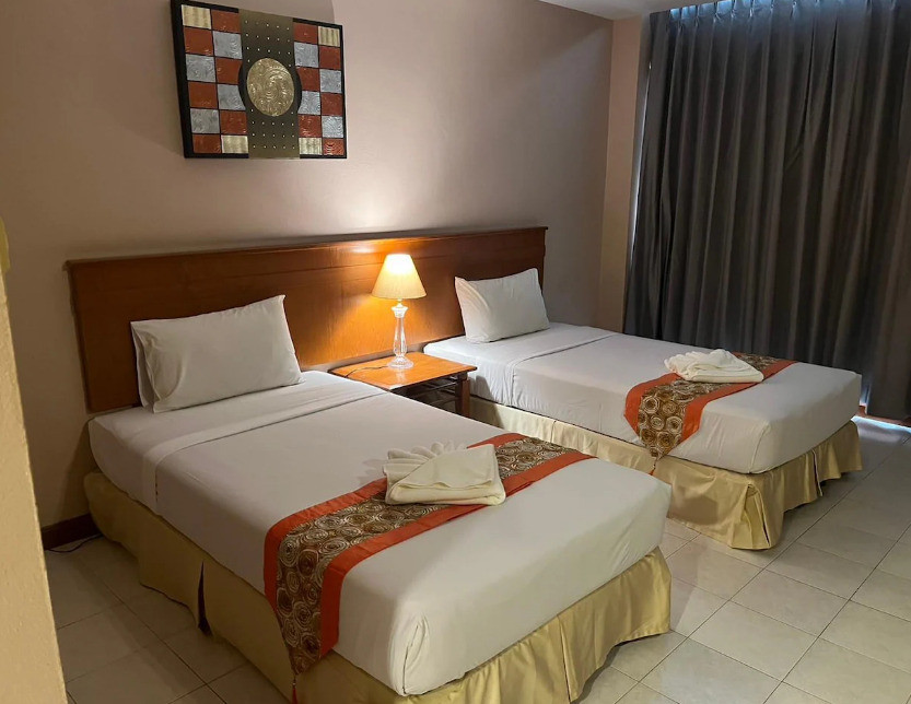 Crown Pattaya Beach Hotel 3*