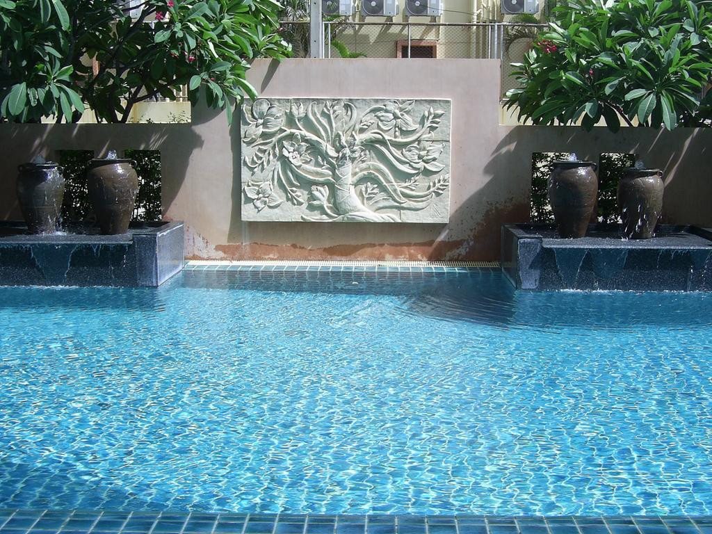 Crown Pattaya Beach Hotel 3*