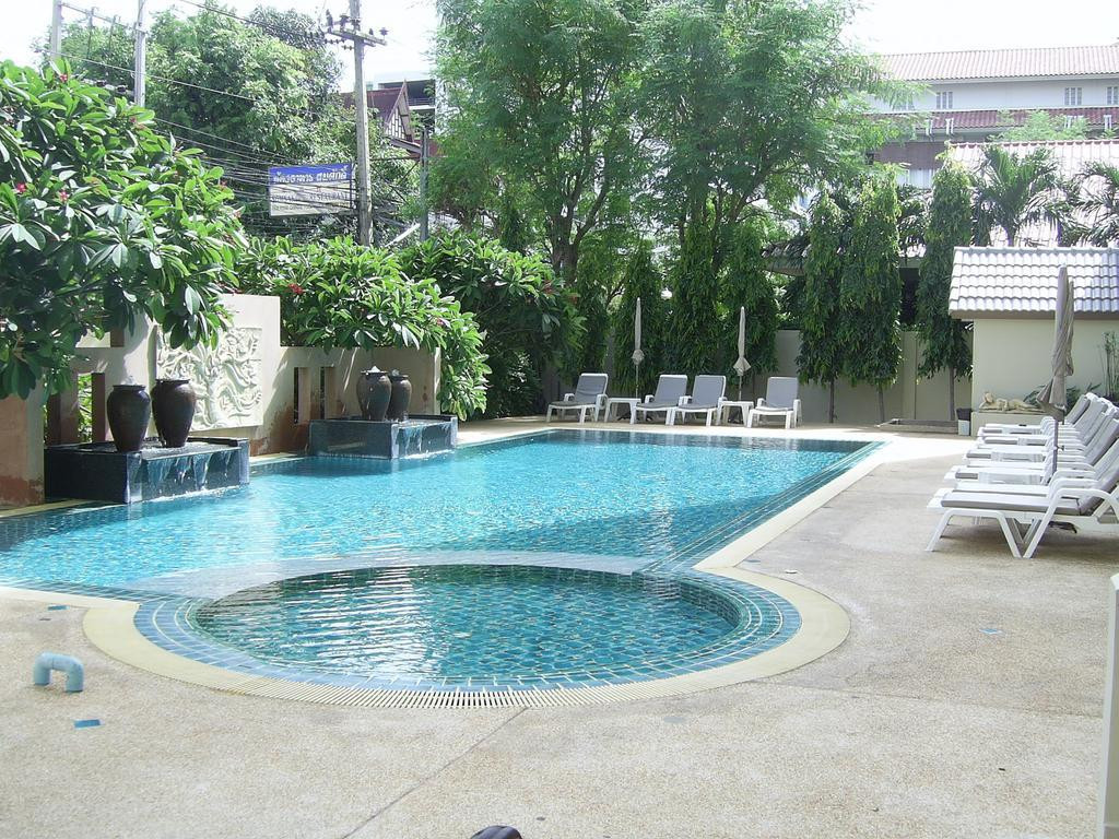 Crown Pattaya Beach Hotel 3*