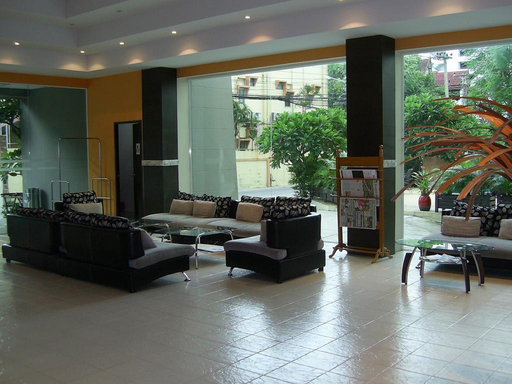 Crown Pattaya Beach Hotel 3*