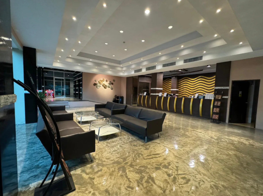 Crown Pattaya Beach Hotel 3*
