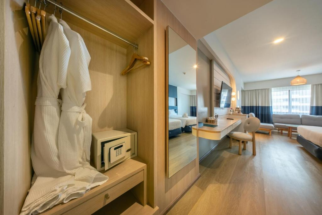 Jomtien Palm Beach 4*