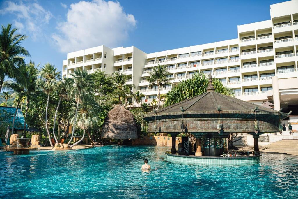 Paradox Resort Phuket (Ex. Movenpick Resort & Spa Karon Beach) 5*