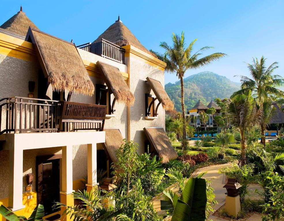 Paradox Resort Phuket (Ex. Movenpick Resort & Spa Karon Beach) 5*