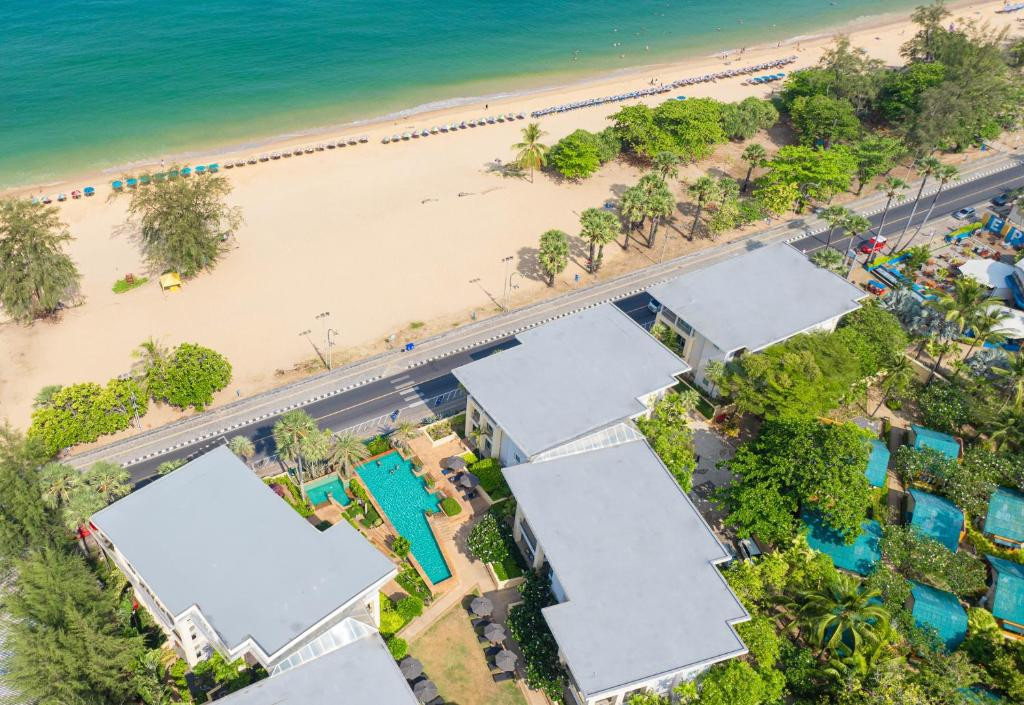 Paradox Resort Phuket (Ex. Movenpick Resort & Spa Karon Beach) 5*