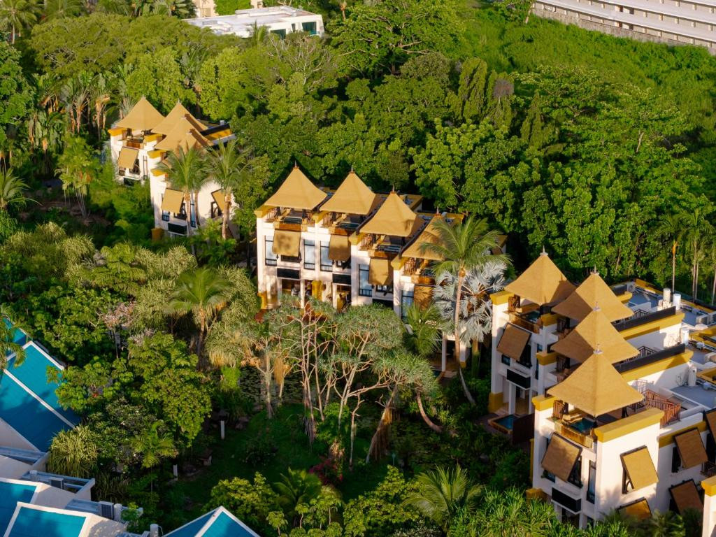Paradox Resort Phuket (Ex. Movenpick Resort & Spa Karon Beach) 5*