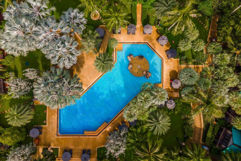 Paradox Resort Phuket (Ex. Movenpick Resort & Spa Karon Beach) 5*