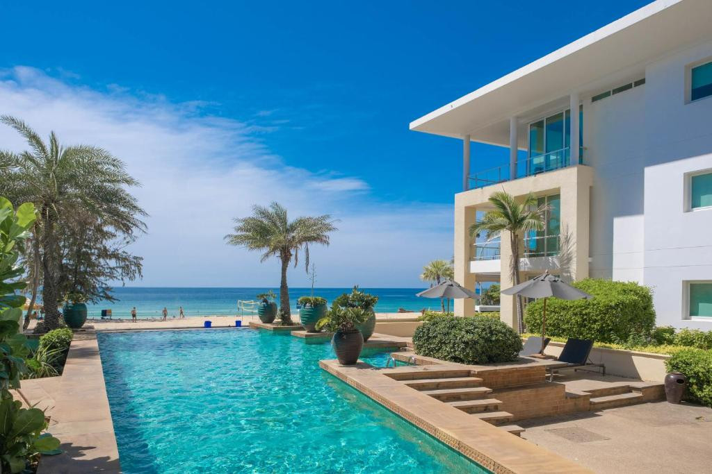 Paradox Resort Phuket (Ex. Movenpick Resort & Spa Karon Beach) 5*