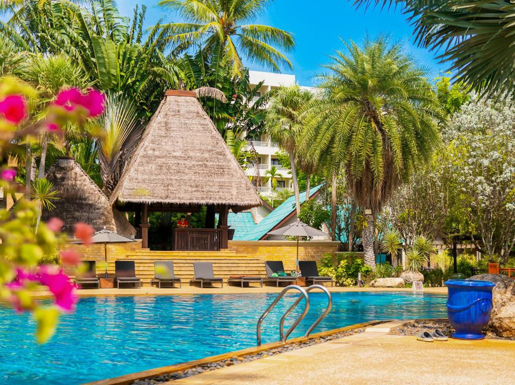 Paradox Resort Phuket (Ex. Movenpick Resort & Spa Karon Beach) 5*