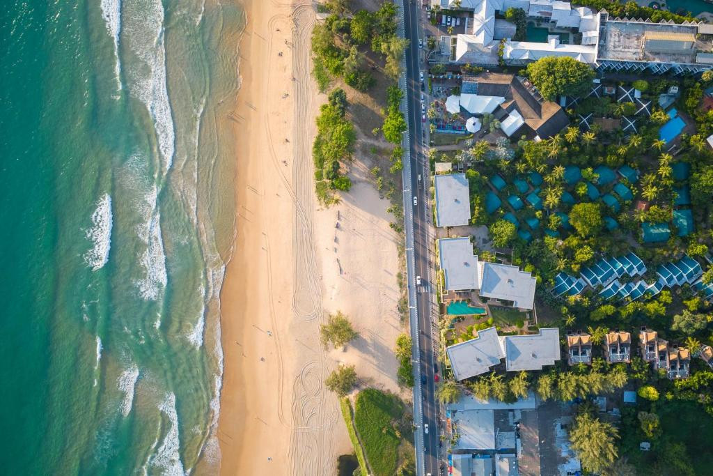 Paradox Resort Phuket (Ex. Movenpick Resort & Spa Karon Beach) 5*