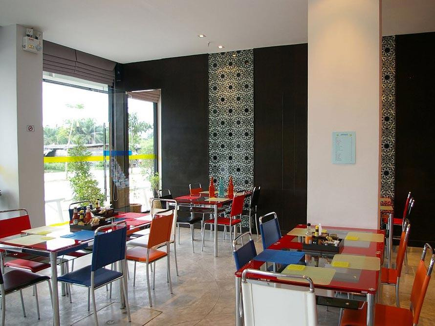 I Dee Hotel 3*