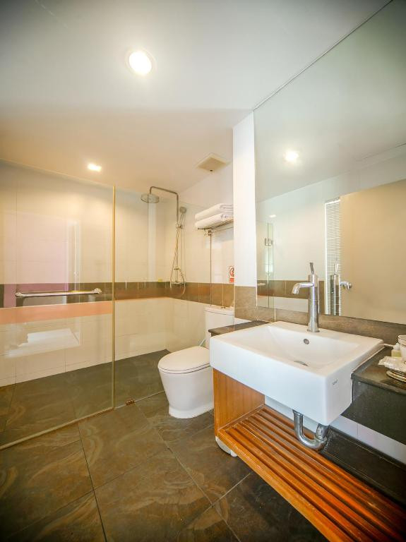 I Dee Hotel 3*