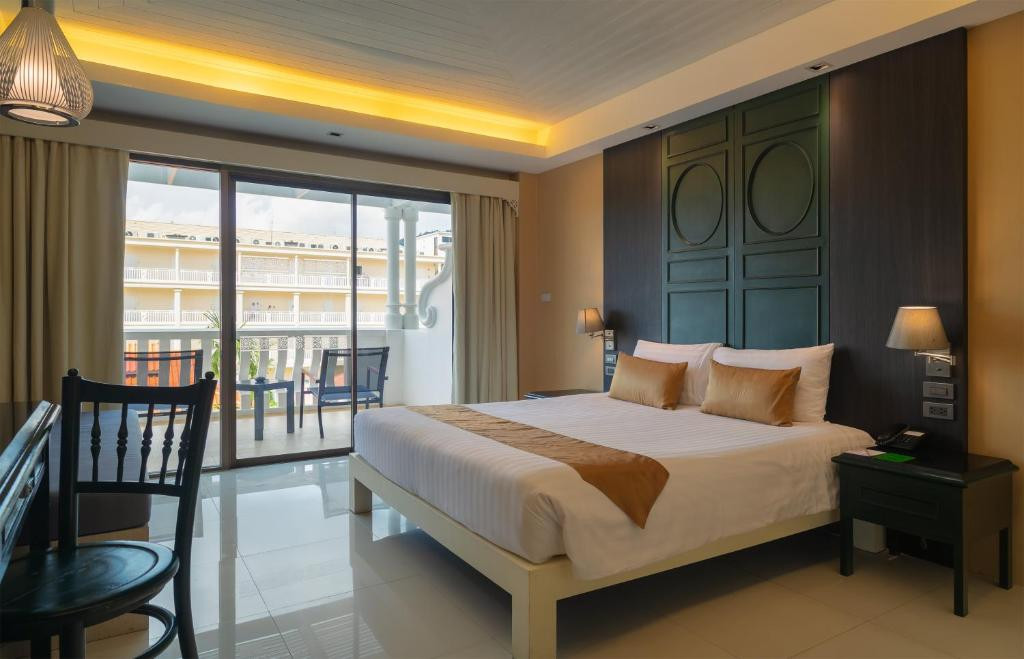 The Old Phuket Karon Beach Resort 4*