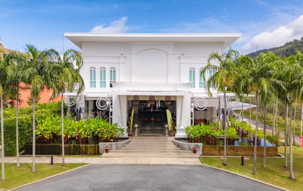 The Old Phuket Karon Beach Resort 4*