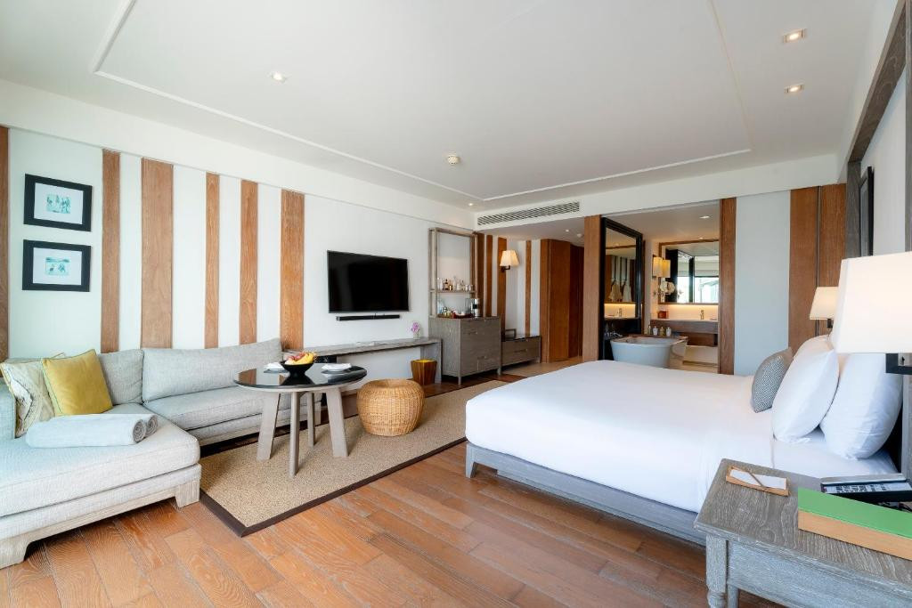 The Nai Harn (Ex. Puravarna The Royal Phuket Yacht Club) 5*