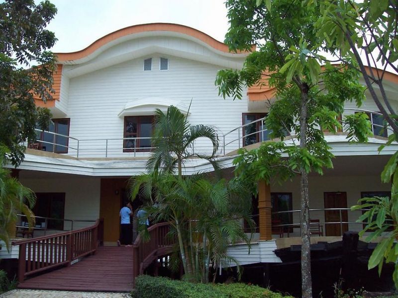 Aunchaleena Beach Front Resort 3*