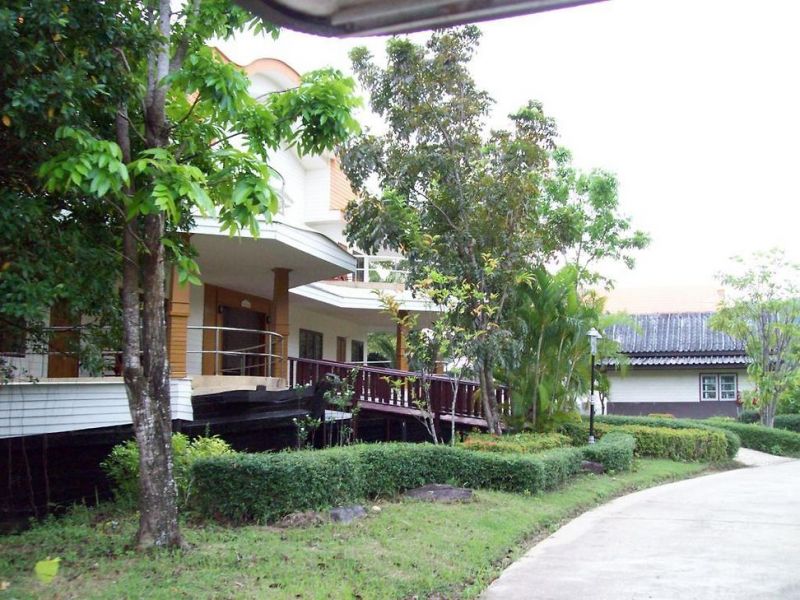 Aunchaleena Beach Front Resort 3*