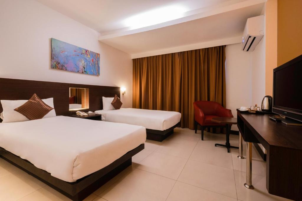 Baron Beach Hotel 3*