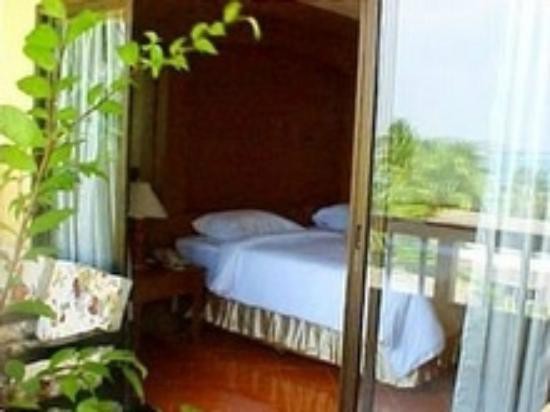 Beach House Samui 3*