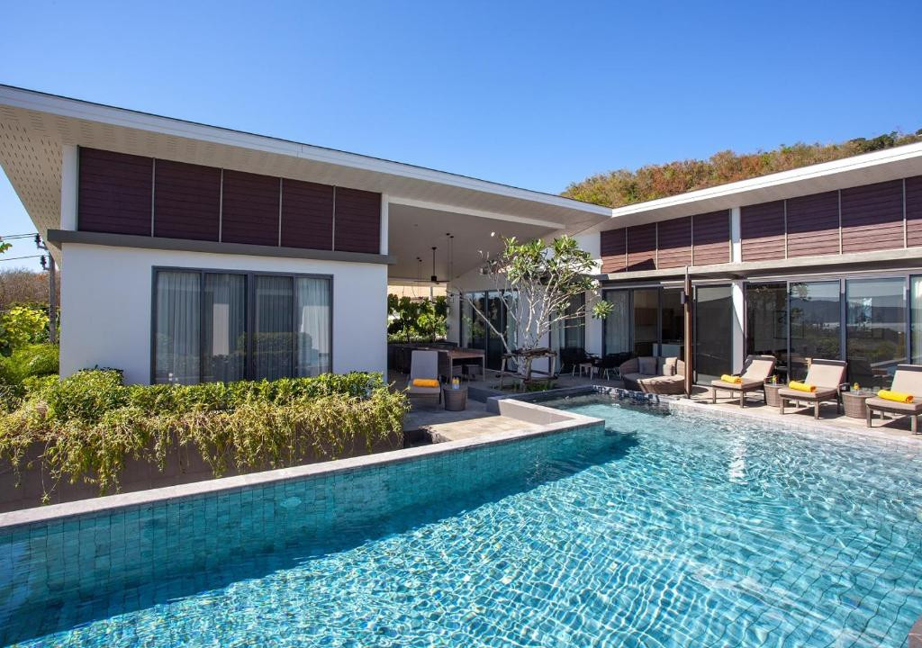 Casabay Luxury Pool Villas 5*