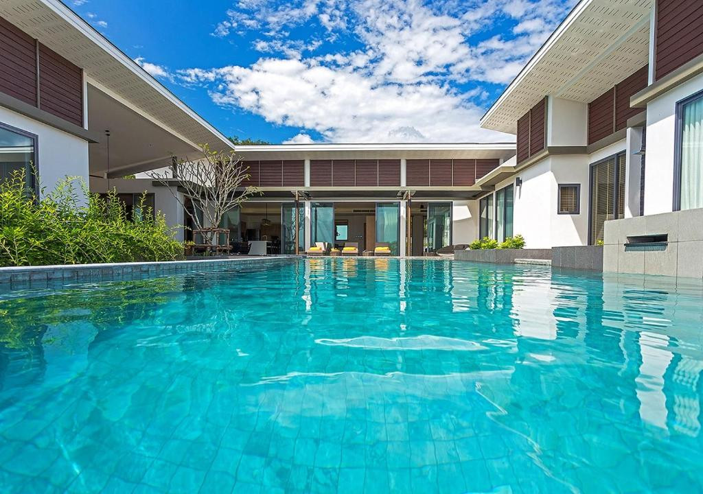 Casabay Luxury Pool Villas 5*