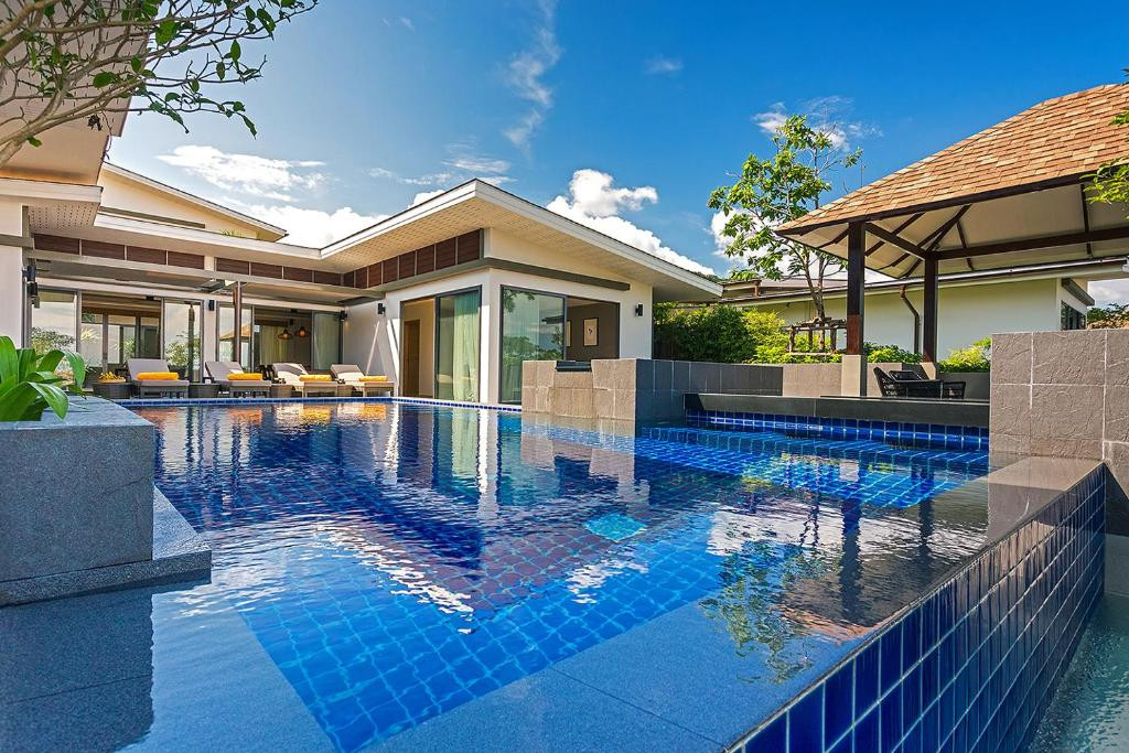 Casabay Luxury Pool Villas 5*