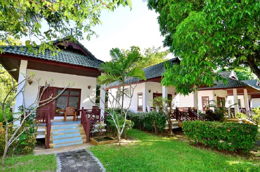 First Bungalow Beach Resort 3*