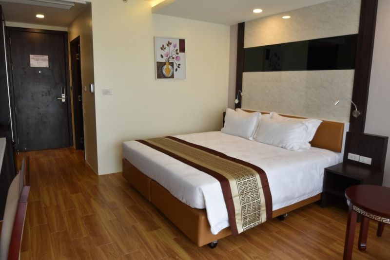 Golden Jomtien Beach Hotel 5*