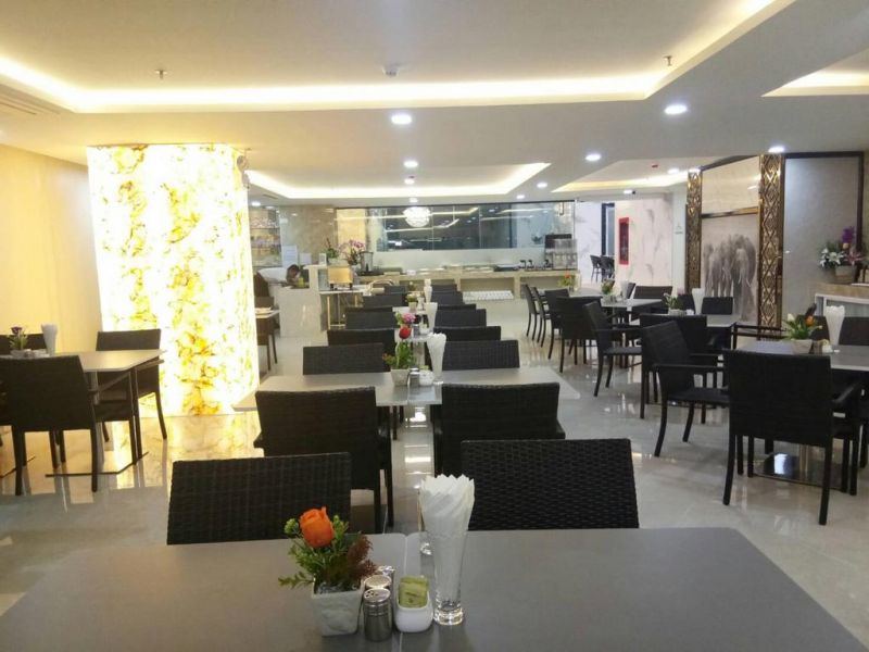 Golden Jomtien Beach Hotel 5*