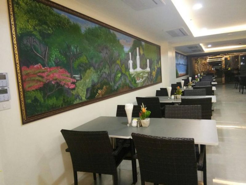 Golden Jomtien Beach Hotel 5*